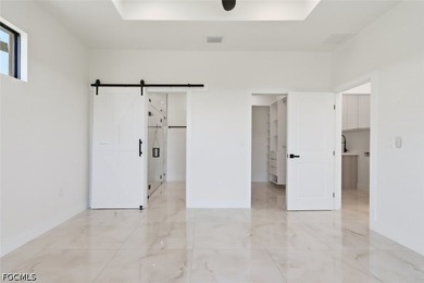 Experience the perfect blend of modern luxury and Florida - photo 18