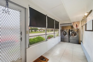 Absolutely stunning, fully updated ground-floor corner villa - photo 26