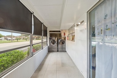 Absolutely stunning, fully updated ground-floor corner villa - photo 27