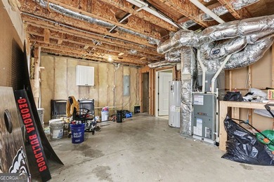 Welcome to this stunning 6-bedroom, 4-bathroom home located in a - photo 43