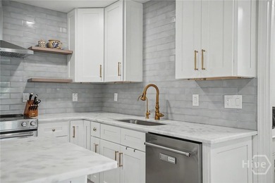 Rare opportunity to own a completely updated, designer-style - photo 13