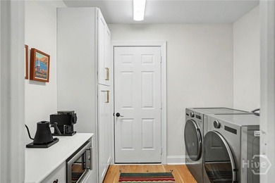 Rare opportunity to own a completely updated, designer-style - photo 15
