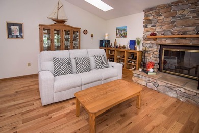 Turnkey Lakehouse on quiet dead end street, selling completely - photo 22