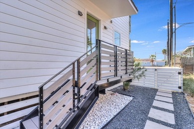 Welcome to Modern by the Sea/Green. You've never seen an - photo 2