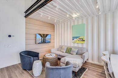 Welcome to Modern by the Sea/Green. You've never seen an - photo 6