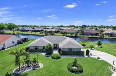 (private lake, pond, coastal) Home For Sale in Sun City Center Florida