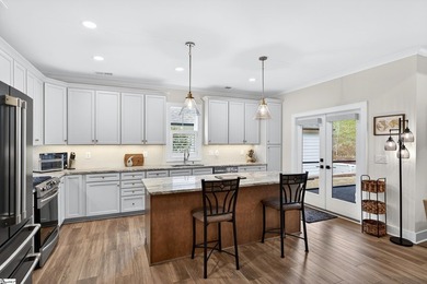 For Showings/Questions Contact: Danielle Bradshaw Welcome to 439 - photo 11
