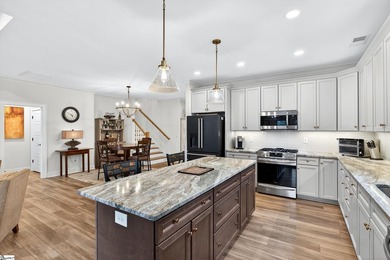 For Showings/Questions Contact: Danielle Bradshaw Welcome to 439 - photo 12