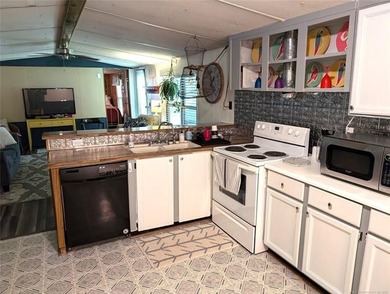 Well cared for lake retreat or full-time residence located in - photo 12