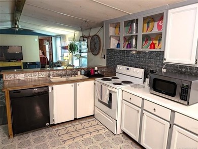 Well cared for lake retreat or full-time residence located in - photo 13