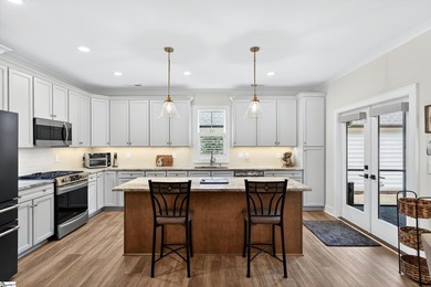 For Showings/Questions Contact: Danielle Bradshaw Welcome to 439 - photo 14