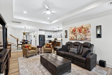 For Showings/Questions Contact: Danielle Bradshaw Welcome to 439 - photo 17