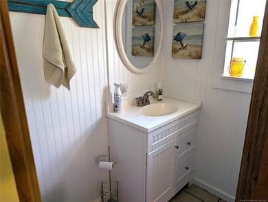 Well cared for lake retreat or full-time residence located in - photo 19