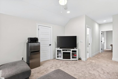 For Showings/Questions Contact: Danielle Bradshaw Welcome to 439 - photo 26