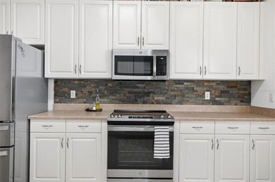 Virtually Staged. Only 1 photo is virtually staged. This home - photo 29