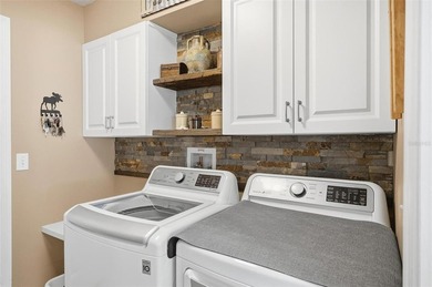Virtually Staged. Only 1 photo is virtually staged. This home - photo 31