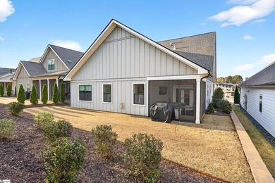For Showings/Questions Contact: Danielle Bradshaw Welcome to 439 - photo 33