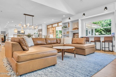 PRIVATE AND RARE 5-bedroom, 3 full/2 half-bathroom property - photo 41