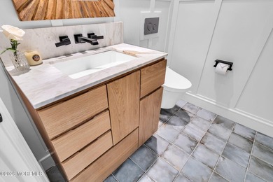 PRIVATE AND RARE 5-bedroom, 3 full/2 half-bathroom property - photo 50