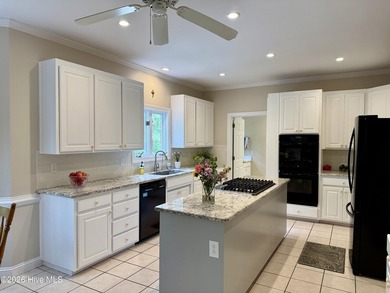 Outstanding curb appeal in this meticulously kept and upgraded - photo 4