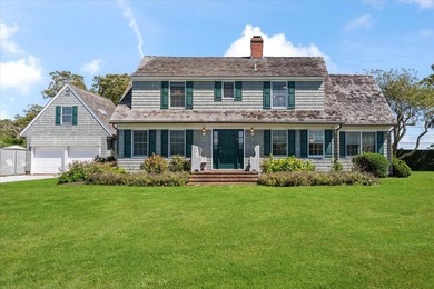 Discover this elegant Water Mill summer retreat, perfectly - photo 1