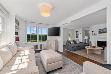 Discover this elegant Water Mill summer retreat, perfectly - photo 8