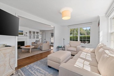 Discover this elegant Water Mill summer retreat, perfectly - photo 9