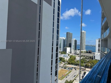 Beautiful 1 bed 1 bath in Canvas. Open contemporary kitchen and - photo 14