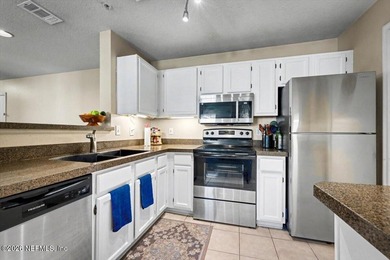 Beautifully updated 2BR/2BA condo in Villas of Timberlin Park - photo 14