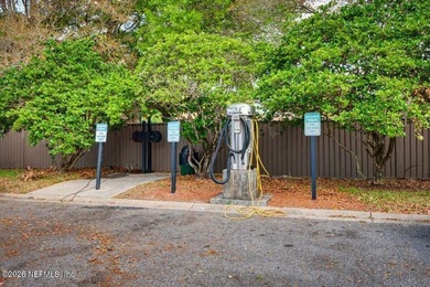 Beautifully updated 2BR/2BA condo in Villas of Timberlin Park - photo 37