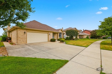 An absolute Gem! Situated on a beautiful lot this all brick - photo 2