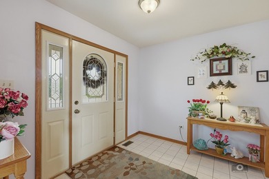 An absolute Gem! Situated on a beautiful lot this all brick - photo 5