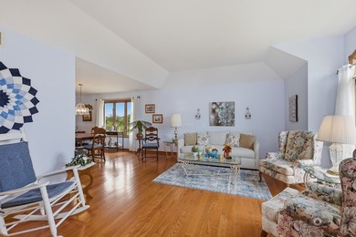 An absolute Gem! Situated on a beautiful lot this all brick - photo 6