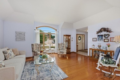 An absolute Gem! Situated on a beautiful lot this all brick - photo 8