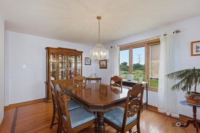 An absolute Gem! Situated on a beautiful lot this all brick - photo 9