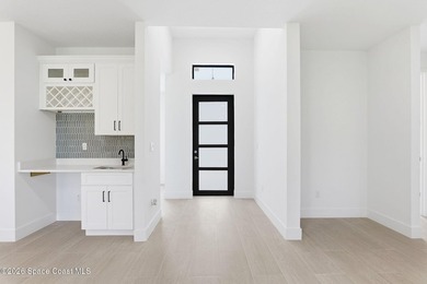 Move-in ready and perfectly positioned on a desirable CORNER LOT - photo 4