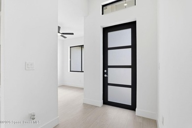 Move-in ready and perfectly positioned on a desirable CORNER LOT - photo 5