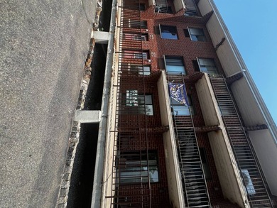 rooklyn's Best-Priced Waterfront Gated Condominium - - photo 1