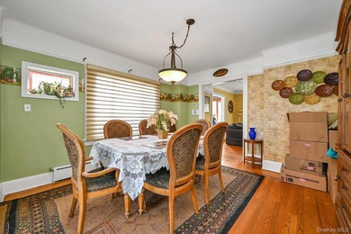 Location ! Location ! North Flushing Colonial on 4400 Sqft - photo 4