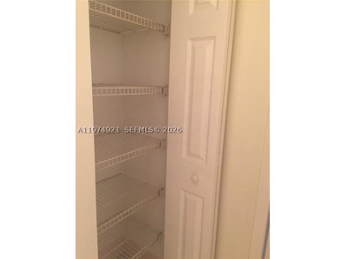 SPACIOUS 3/2 TOWNHOUSE IN GATED COMMUNITY. CONVENIENTLY LOCATED - photo 7