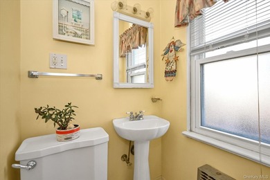 Location ! Location ! North Flushing Colonial on 4400 Sqft - photo 7