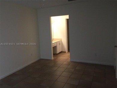 SPACIOUS 3/2 TOWNHOUSE IN GATED COMMUNITY. CONVENIENTLY LOCATED - photo 8