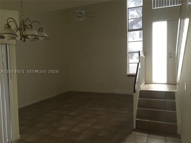 SPACIOUS 3/2 TOWNHOUSE IN GATED COMMUNITY. CONVENIENTLY LOCATED - photo 9