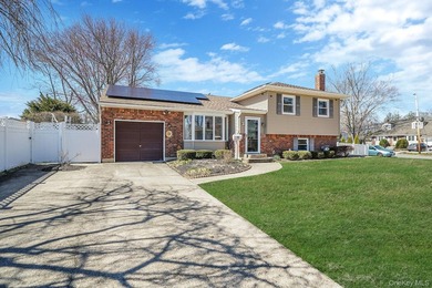 A Truly Unique Split Level 8 Room Home With Possible - photo 1