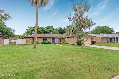 Welcome to your waterfront retreat! This spacious 3 bedroom, 2 - photo 33