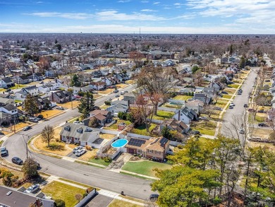 A Truly Unique Split Level 8 Room Home With Possible - photo 4