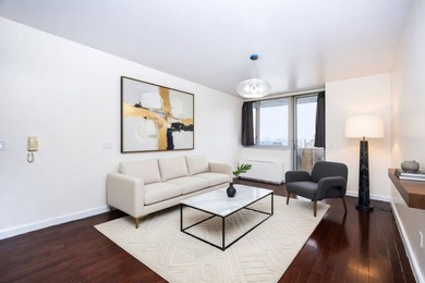 Perched high above the vibrant heart of Flushing, this elegant - photo 4