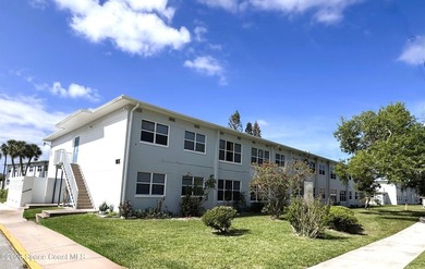 Island Living Just 5 Minutes To The Beach. A much sought after - photo 1