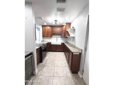 Island Living Just 5 Minutes To The Beach. A much sought after - photo 4