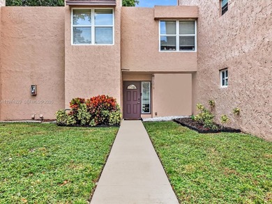 Pine Island Ridge Lakes Townhome/Townhouse For Sale in Davie Florida